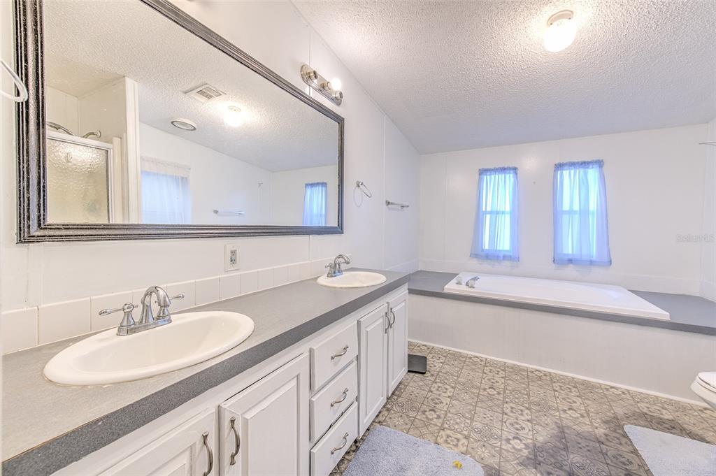 1606 North Kingsway Road Seffner, FL 33584 - Photo 34 of 57 Gallery Image 34