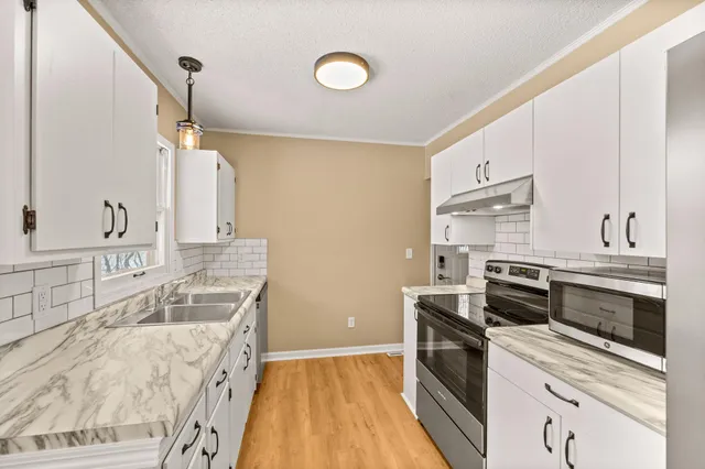 $229,900 | 530 4th Street North, Winsted, MN 55395