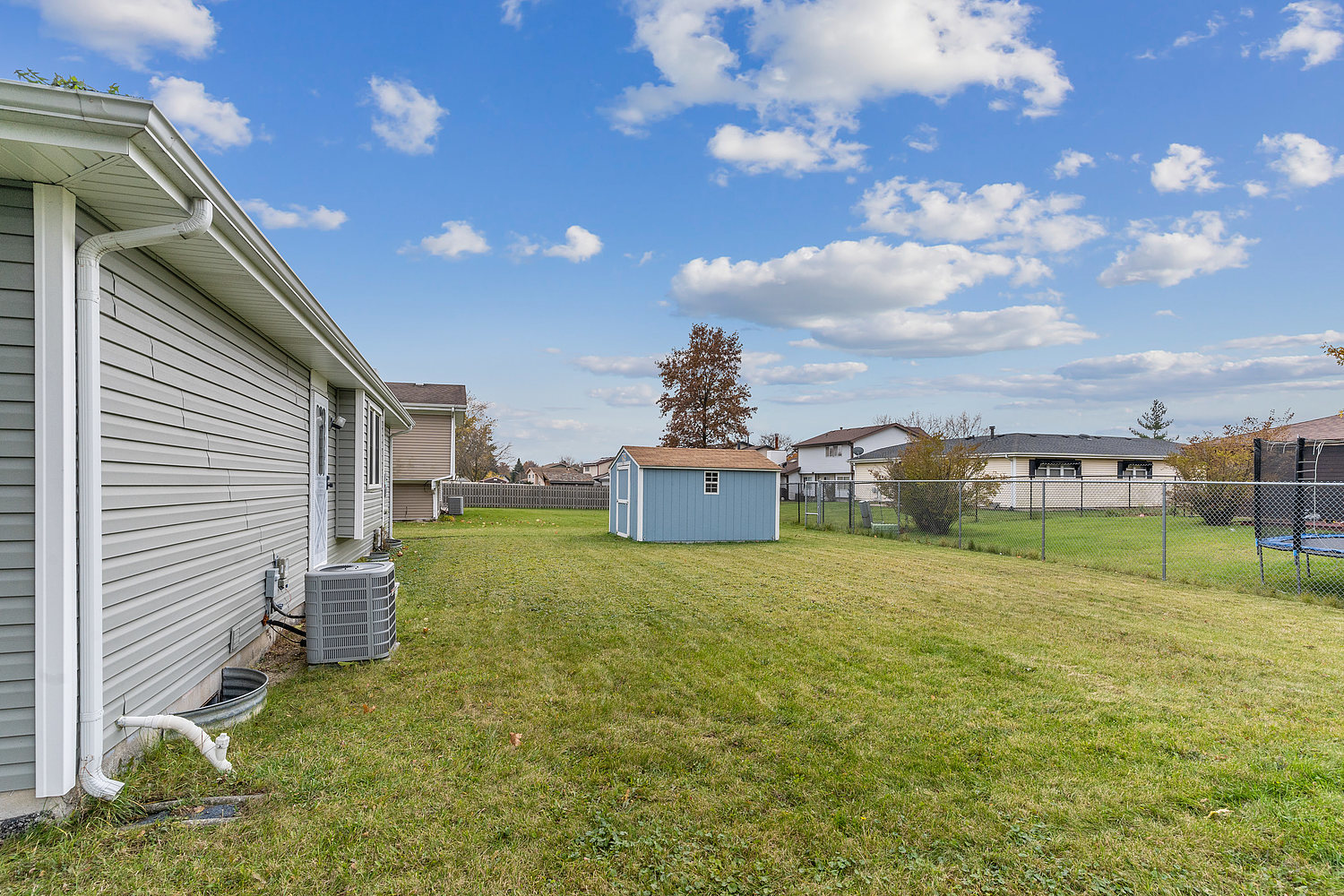 120 Timberlane Road Matteson, IL 60443 - Photo 4 of 19 a house view with a garden space