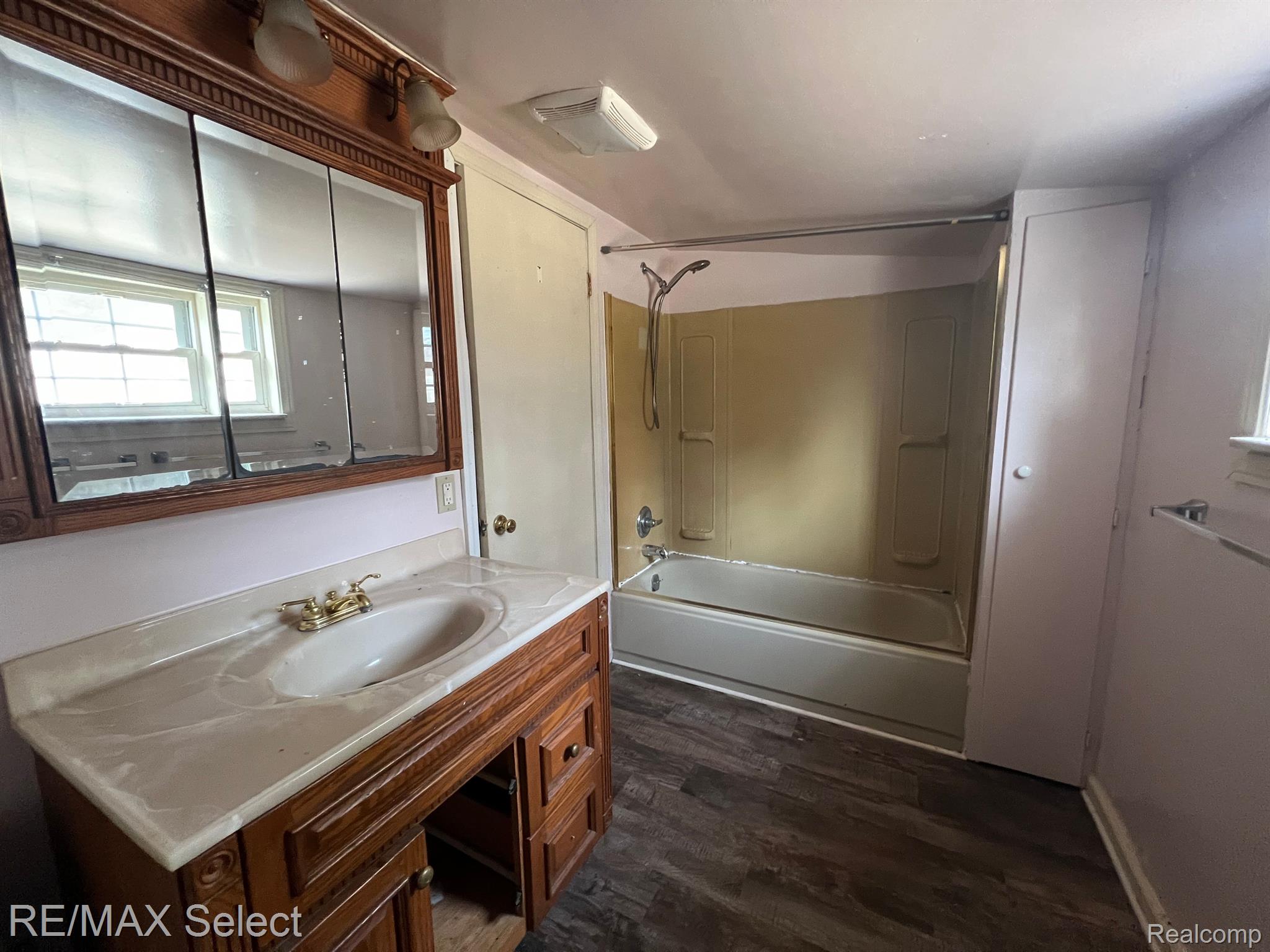 3211 South Center Road Burton, MI 48519 - Photo 24 of 30 Gallery Image 24