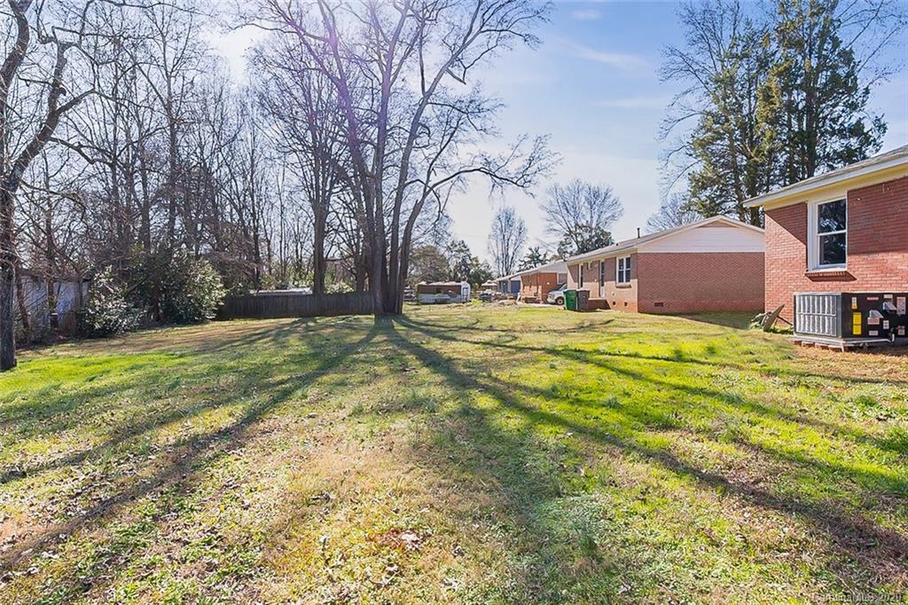 9524 Trinity Road Charlotte, NC 28216 - Photo 12 of 12