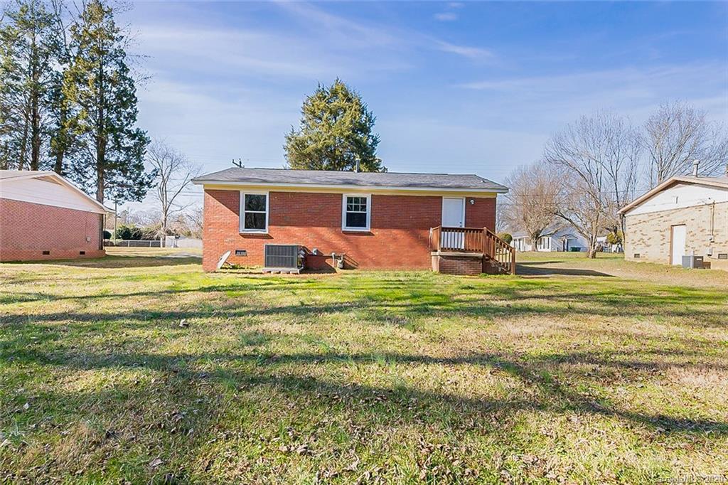 9524 Trinity Road Charlotte, NC 28216 - Photo 4 of 12