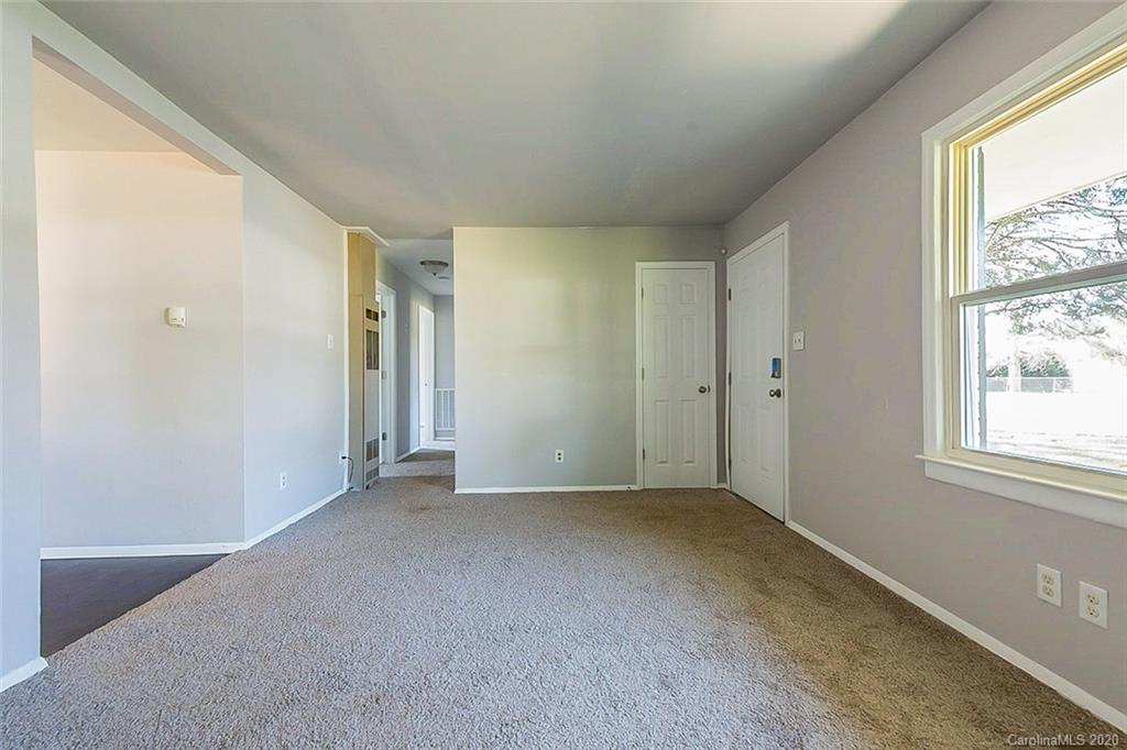 9524 Trinity Road Charlotte, NC 28216 - Photo 6 of 12
