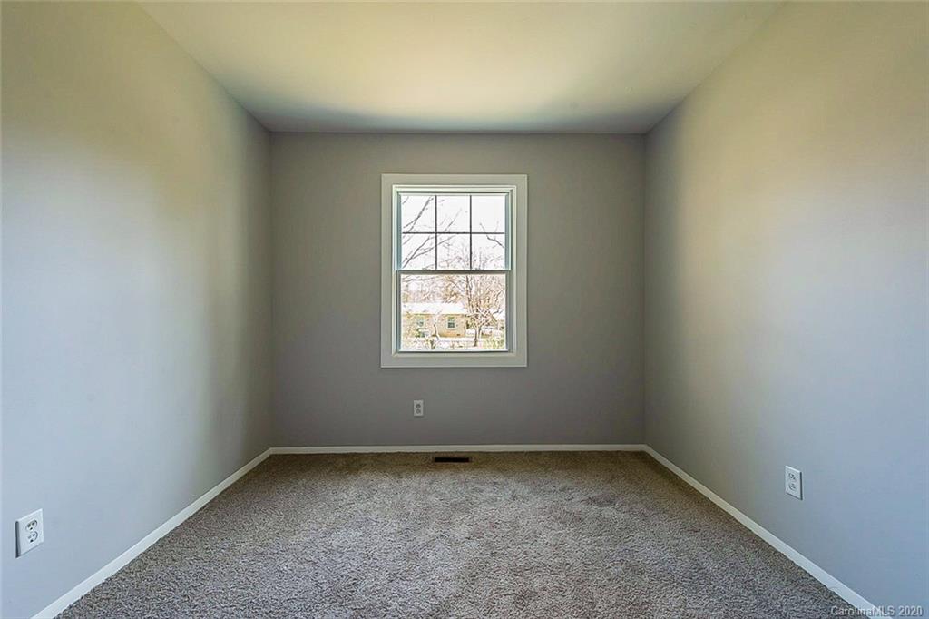 9524 Trinity Road Charlotte, NC 28216 - Photo 9 of 12
