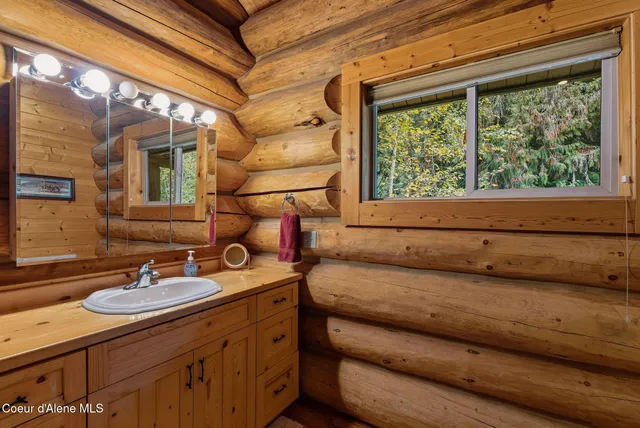 $1,175,000 | 8031 Lakeshore Drive, Sagle, ID 83860