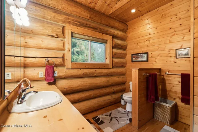 $1,175,000 | 8031 Lakeshore Drive, Sagle, ID 83860