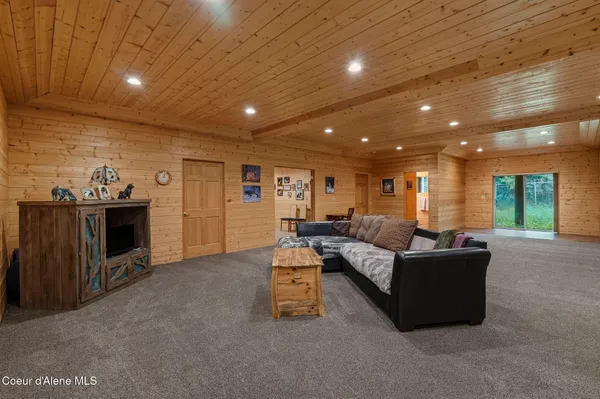 $1,175,000 | 8031 Lakeshore Drive, Sagle, ID 83860
