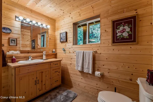 $1,175,000 | 8031 Lakeshore Drive, Sagle, ID 83860