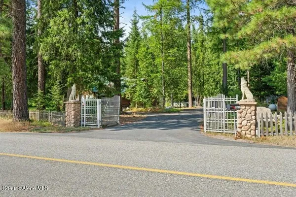 $1,175,000 | 8031 Lakeshore Drive, Sagle, ID 83860