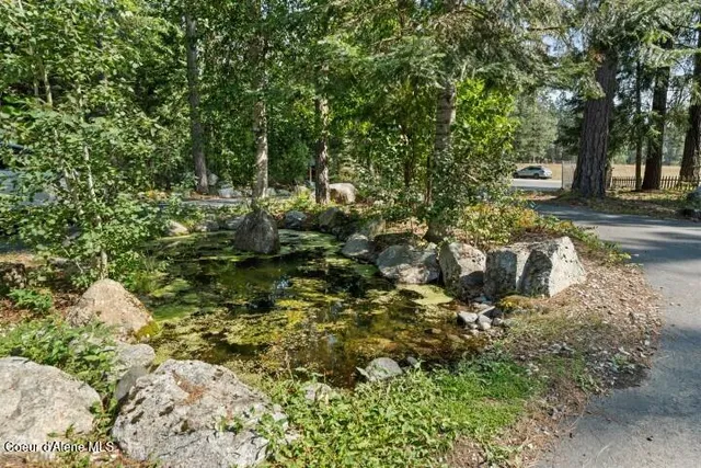 $1,175,000 | 8031 Lakeshore Drive, Sagle, ID 83860