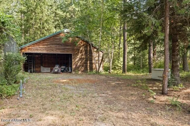 $1,175,000 | 8031 Lakeshore Drive, Sagle, ID 83860