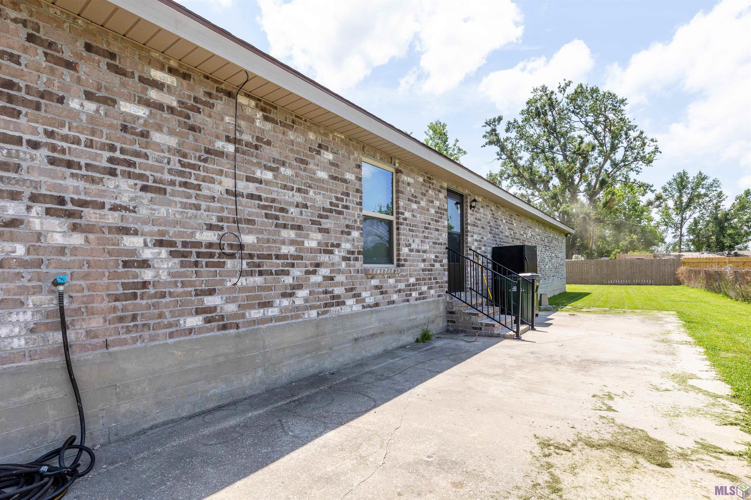 1406 Memory Lane Houma, LA 70363 - Photo 3 of 12