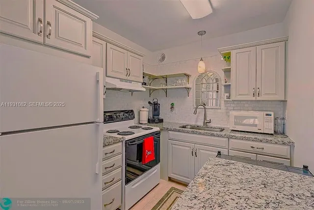 $1,445 | 2400 Lake Osborne Drive, Unit 204, Lake Worth, FL 33461