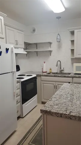 $1,445 | 2400 Lake Osborne Drive, Unit 204, Lake Worth, FL 33461