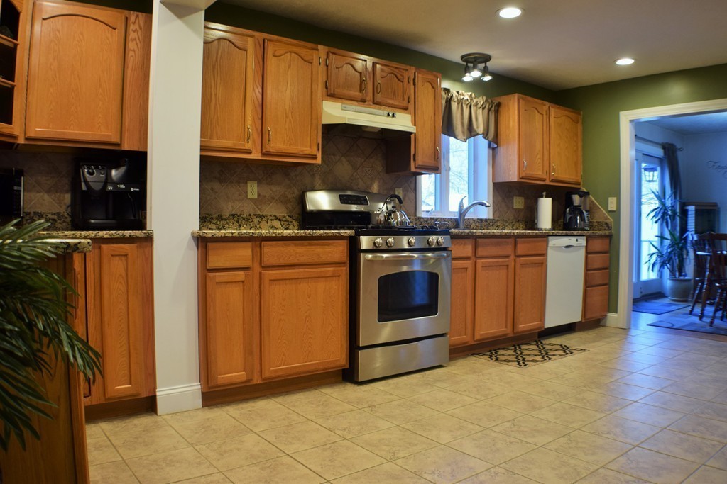 82 Hampshire Street Springfield, MA 01151 - Photo 9 of 26 Gallery Image 9