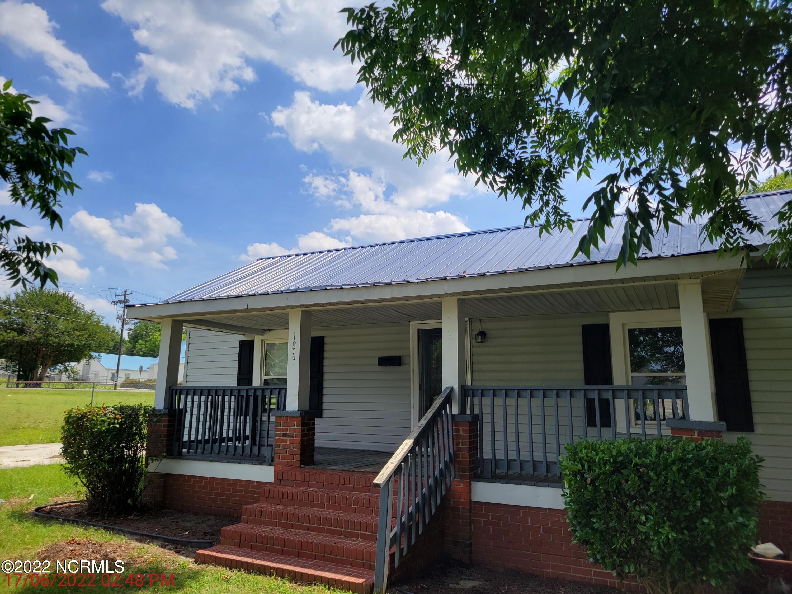 186 School Street Rockingham, NC 28379 - Photo 1 of 27 20220617_144814