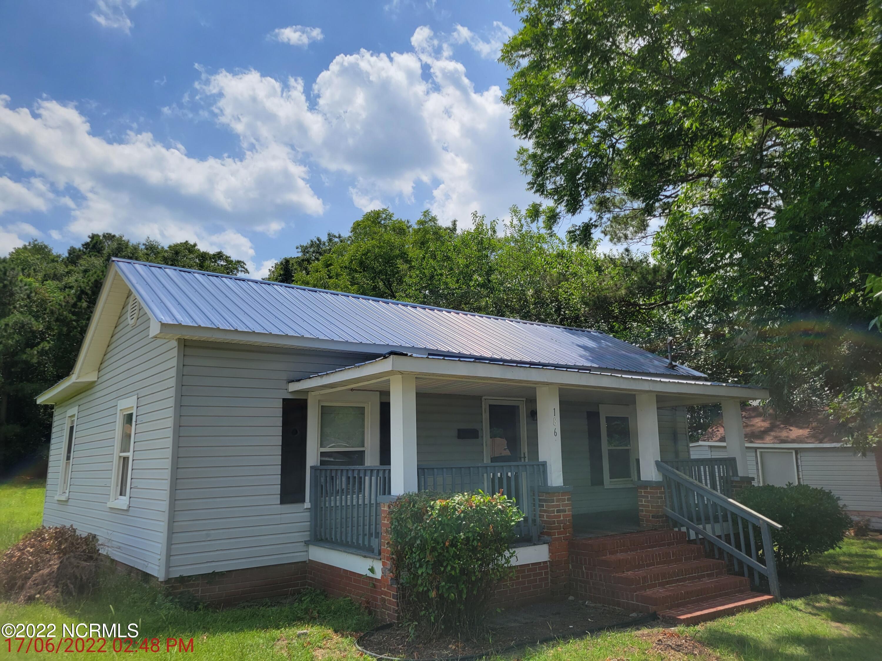 186 School Street Rockingham, NC 28379 - Photo 2 of 27 20220617_144833