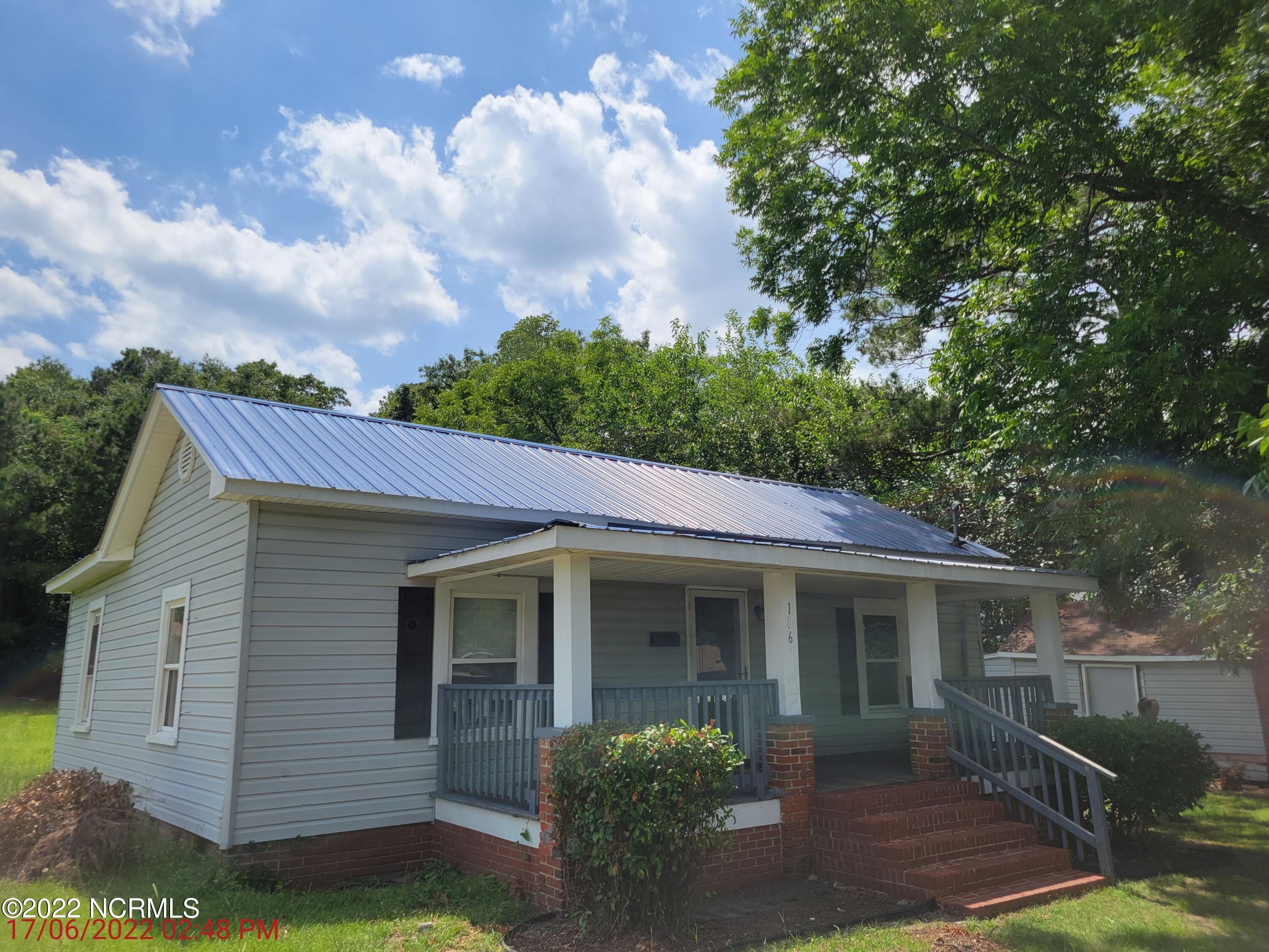 186 School Street Rockingham, NC 28379 - Photo 3 of 27 20220617_144831