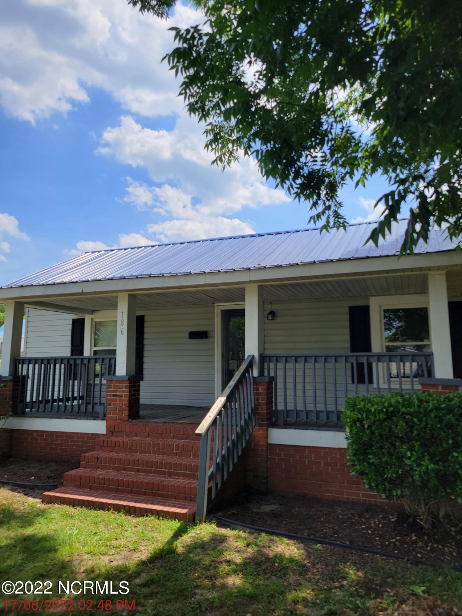 186 School Street Rockingham, NC 28379 - Photo 4 of 27 20220617_144756