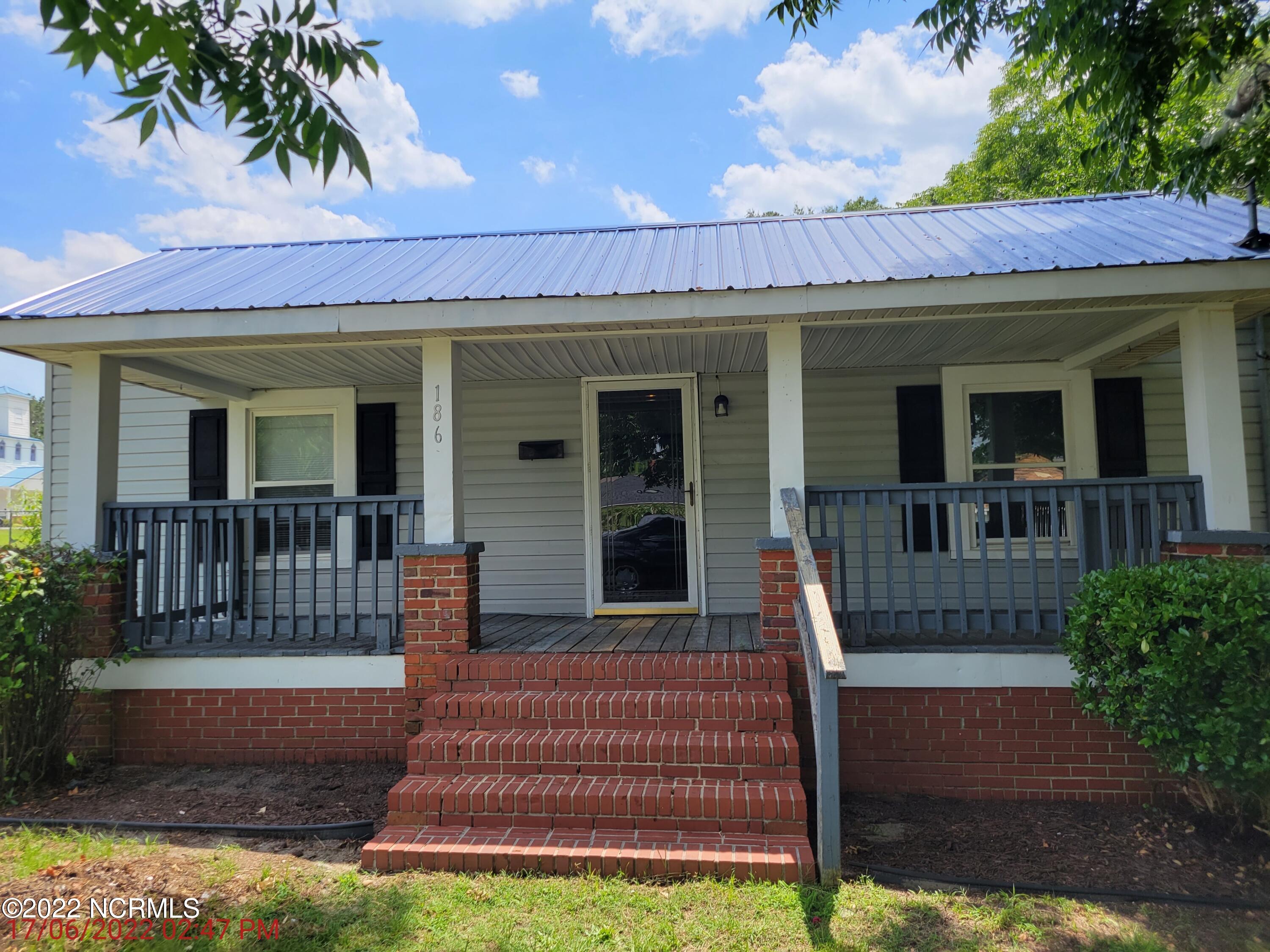 186 School Street Rockingham, NC 28379 - Photo 5 of 27 20220617_144747