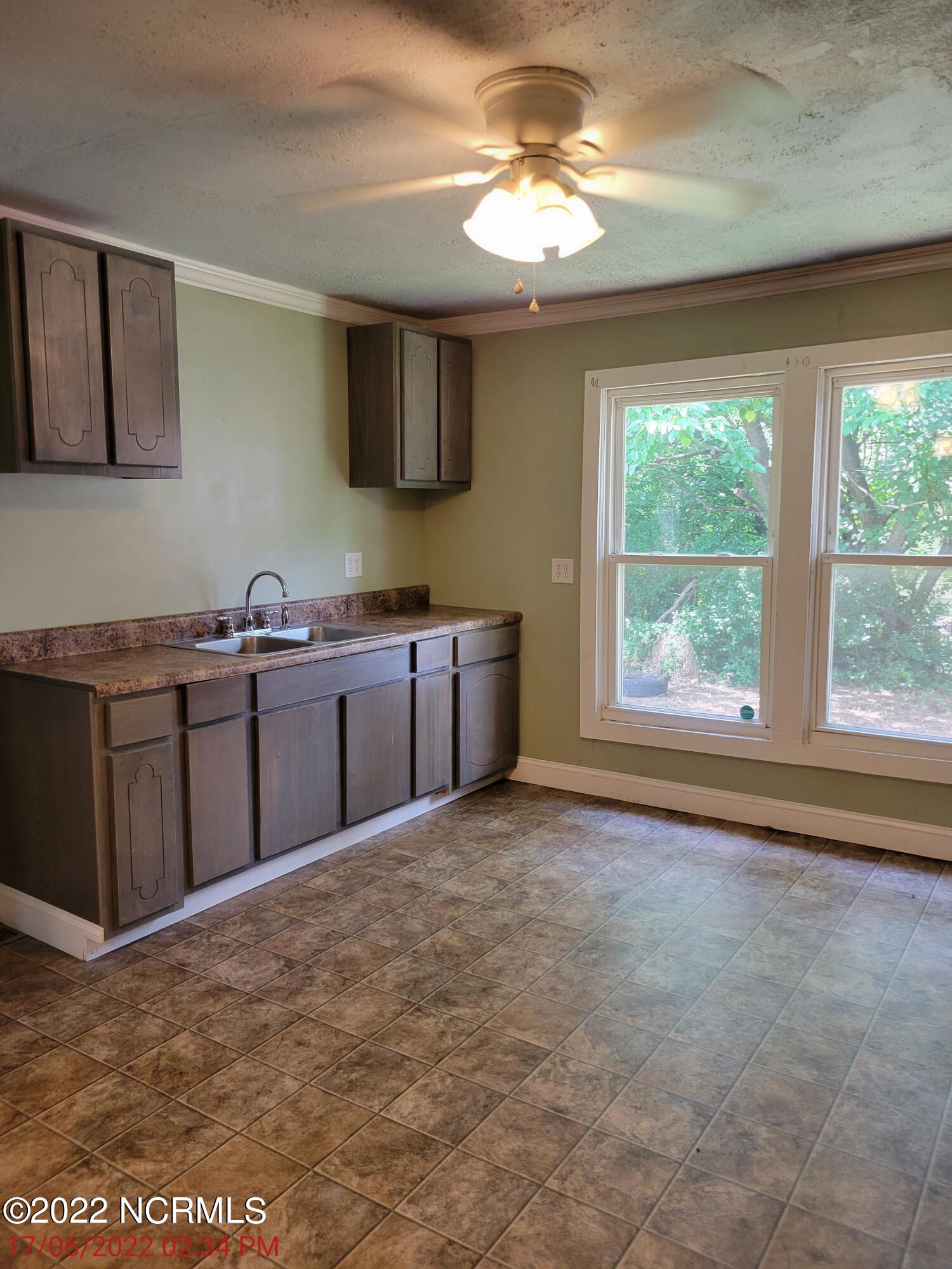 186 School Street Rockingham, NC 28379 - Photo 6 of 27 20220617_143423