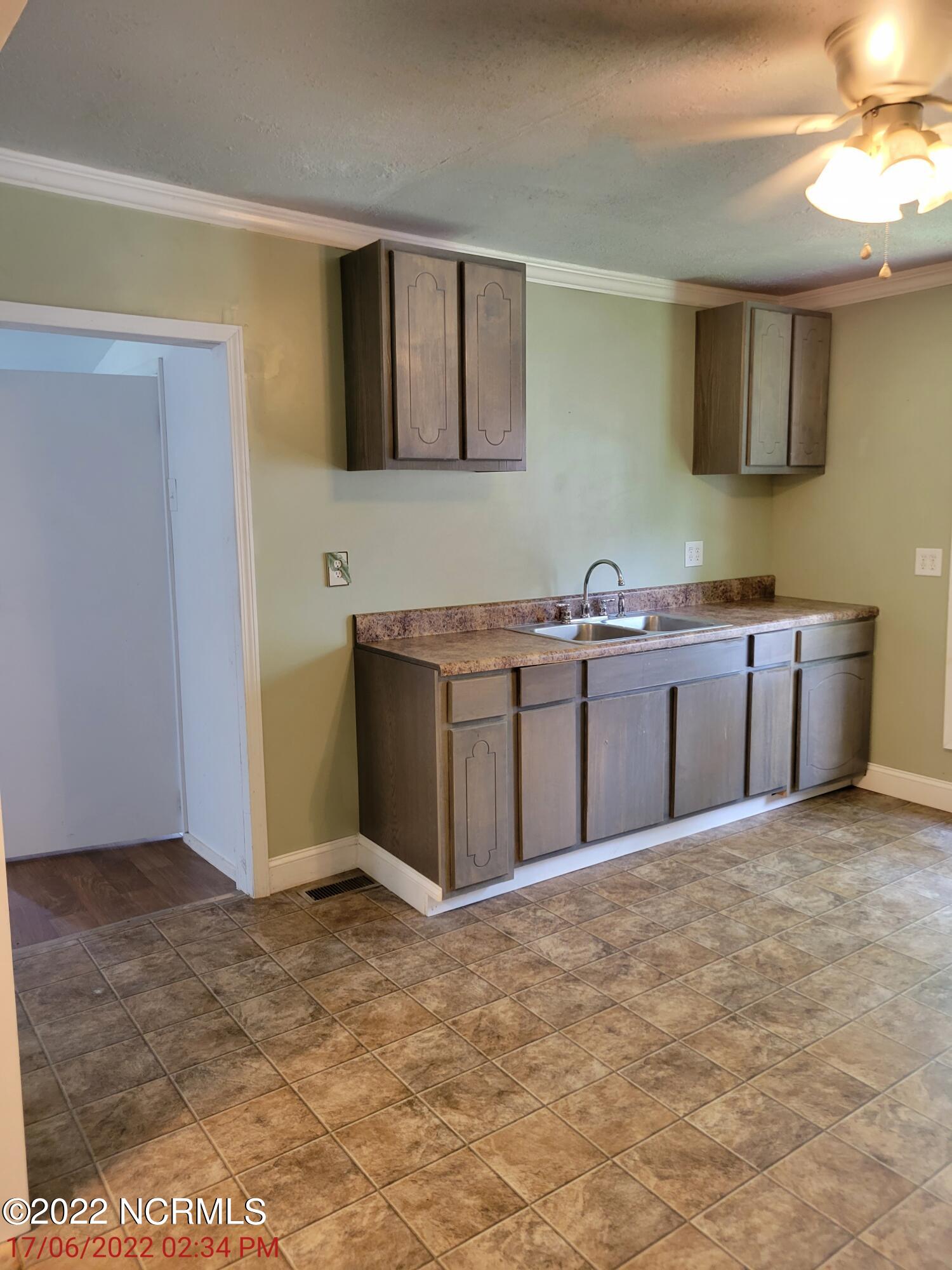 186 School Street Rockingham, NC 28379 - Photo 7 of 27 20220617_143426