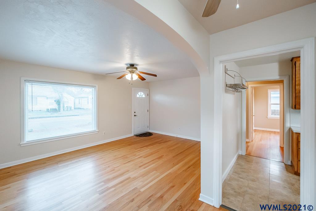 1094 Southwest 14th Avenue Albany, OR 97321 - Photo 5 of 32