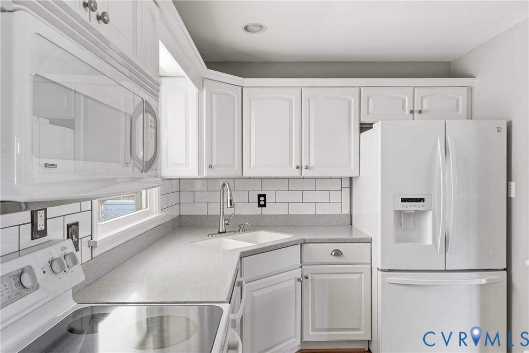 12298 Melton Road Ashland, VA 23005 - Photo 13 of 35 Microwave, Range, Dishwasher, Refrigerator convey