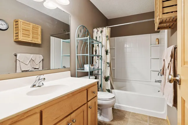 $345,000 | 3124 Frontier Drive, Woodbury, MN 55129