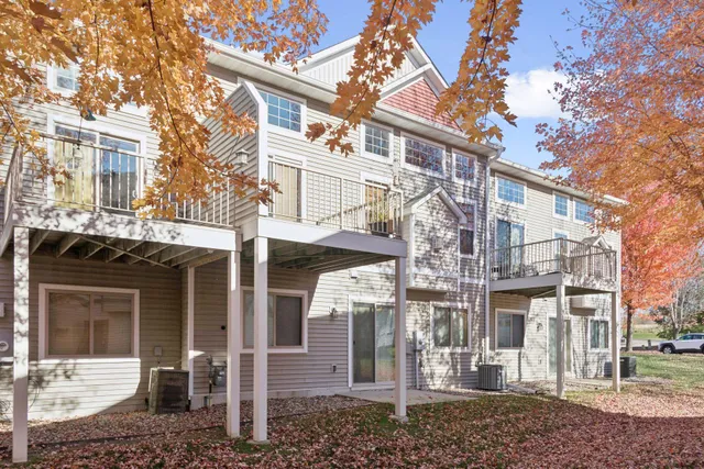 $345,000 | 3124 Frontier Drive, Woodbury, MN 55129