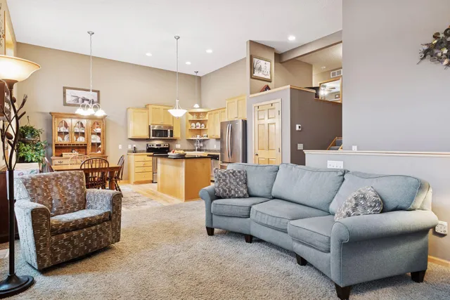 $345,000 | 3124 Frontier Drive, Woodbury, MN 55129