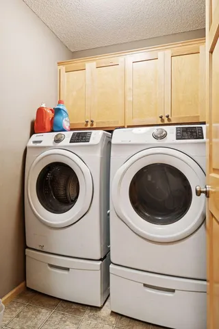 $345,000 | 3124 Frontier Drive, Woodbury, MN 55129