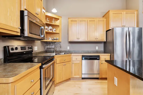 $345,000 | 3124 Frontier Drive, Woodbury, MN 55129