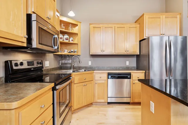 $345,000 | 3124 Frontier Drive, Woodbury, MN 55129