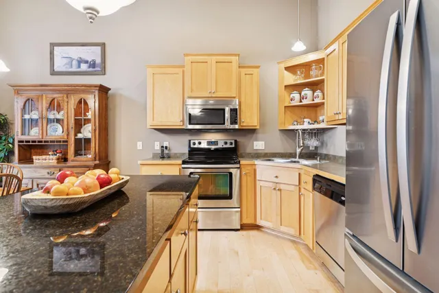 $345,000 | 3124 Frontier Drive, Woodbury, MN 55129