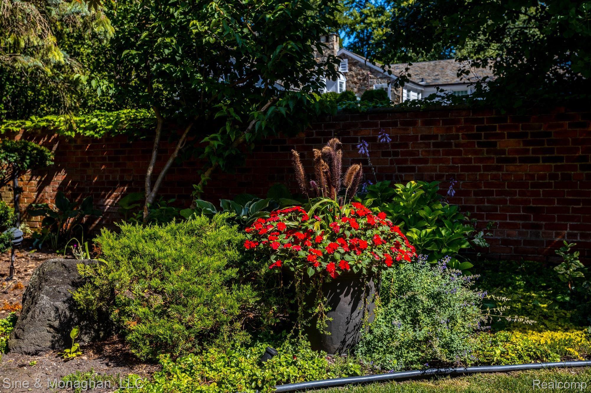 96 Lewiston Road Grosse Pointe, MI 48236 - Photo 62 of 76 96 Lewiston Exteriors S026.jpg