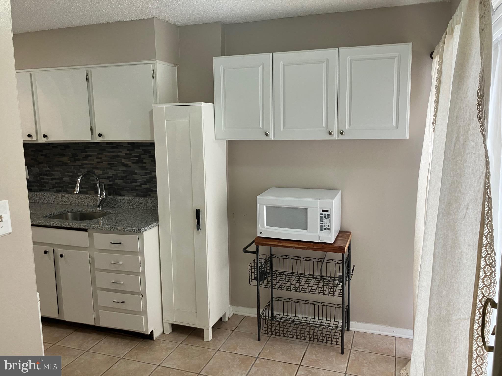 2294 White Cornus Lane Reston, VA 20191 - Photo 4 of 23 breakfast area