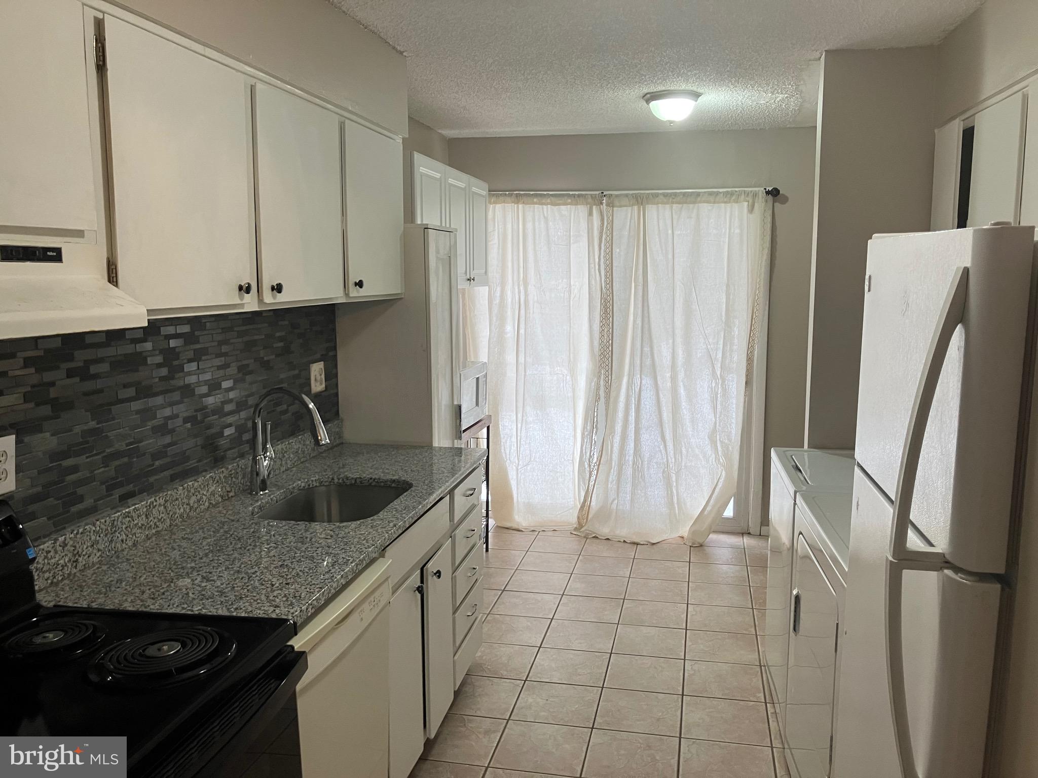 2294 White Cornus Lane Reston, VA 20191 - Photo 6 of 23