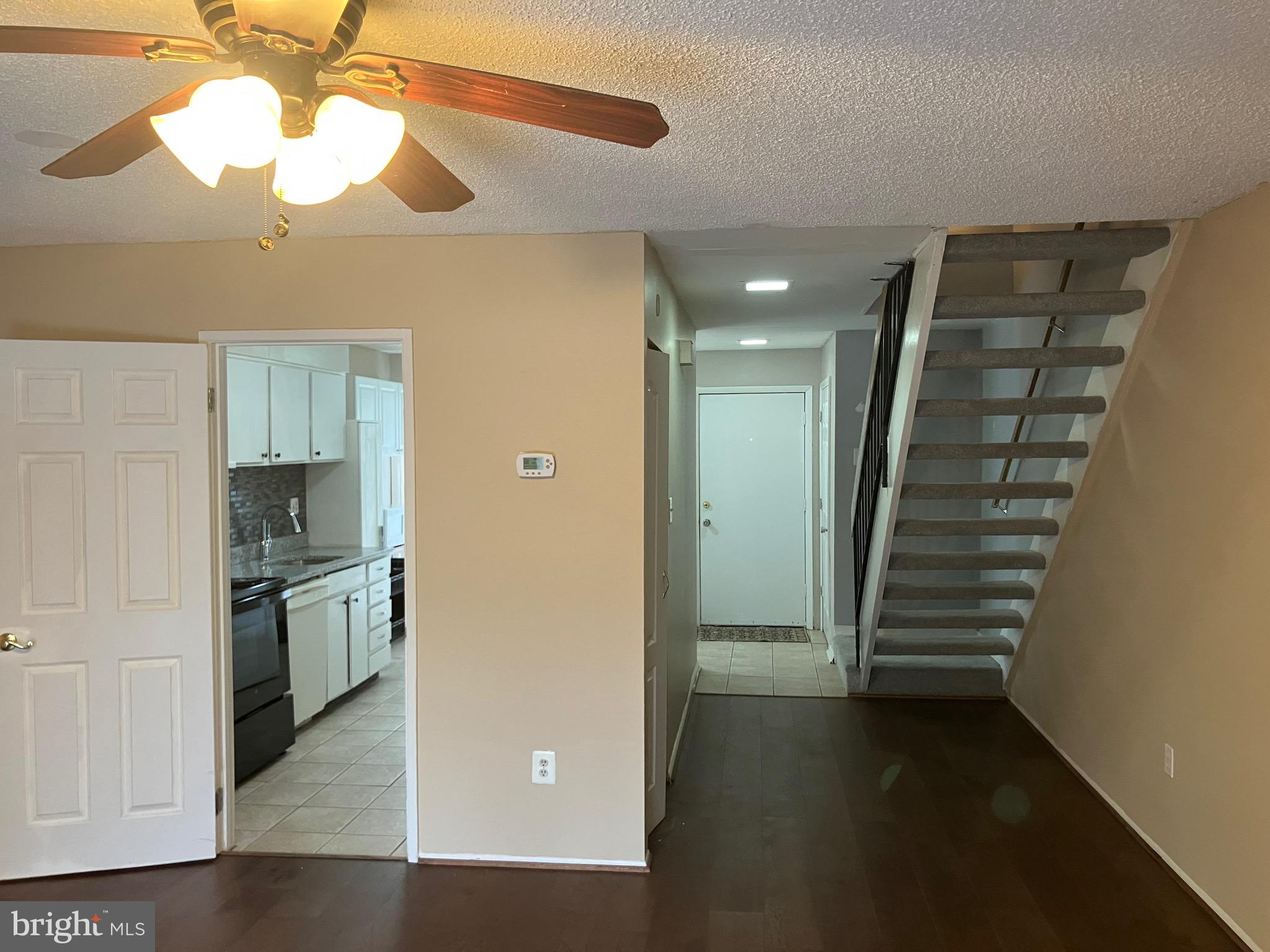 2294 White Cornus Lane Reston, VA 20191 - Photo 8 of 23 Dining room