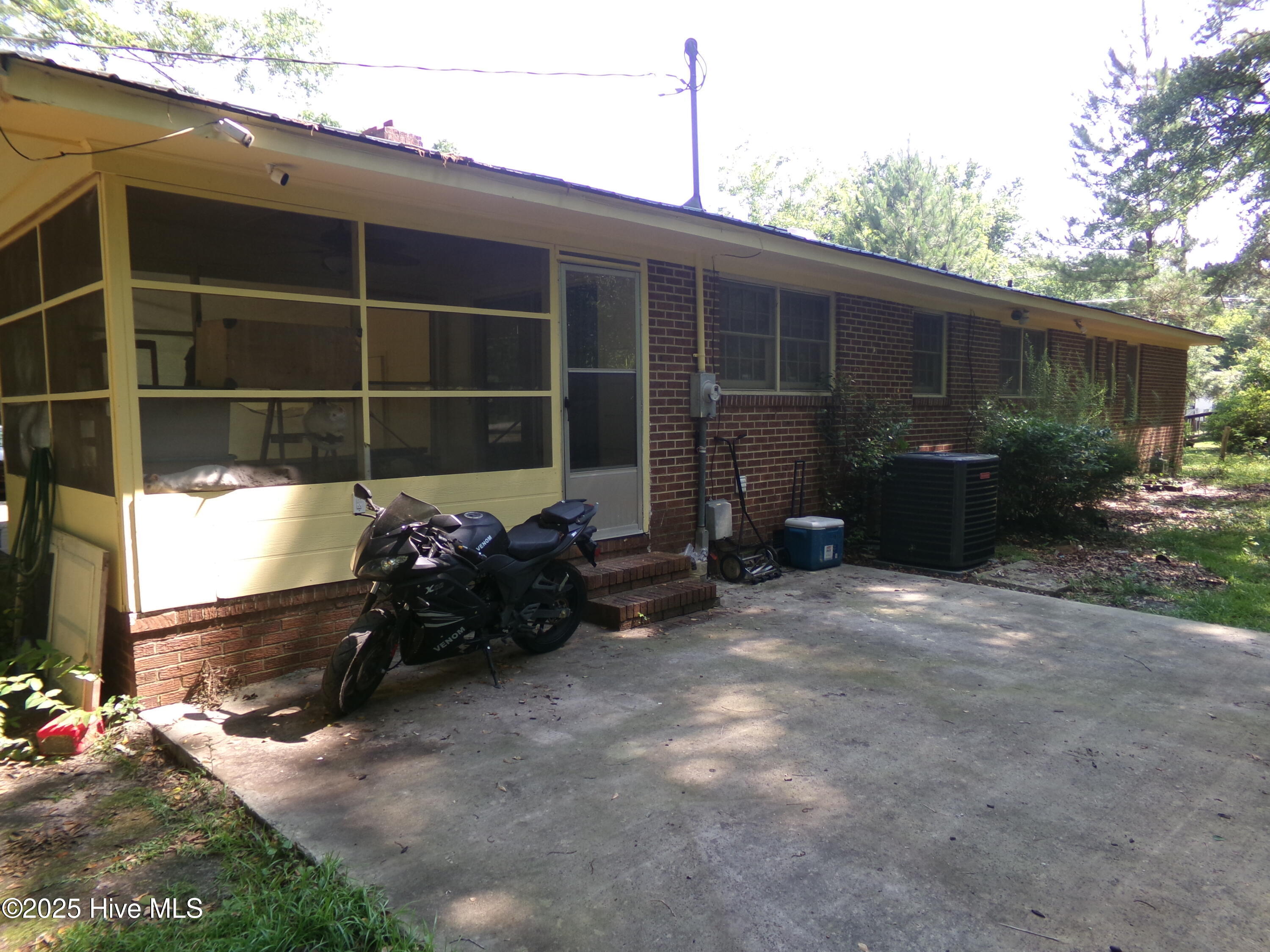 301 McGirts Bridge Road Laurinburg, NC 28352 - Photo 10 of 19 139_0859