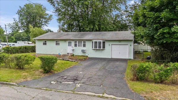 $525,000 | 1680 Pine Acres Boulevard, Bay Shore, NY 11706