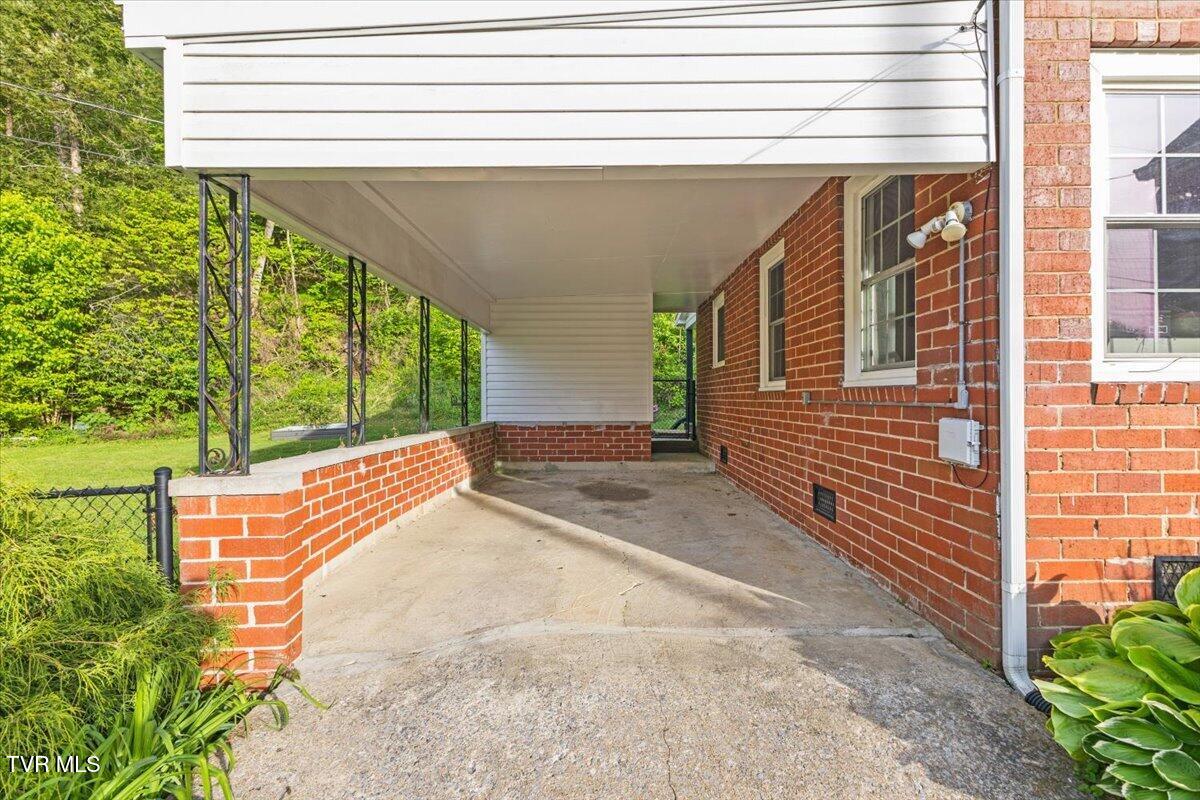 161 Hemlock Road Kingsport, TN 37663 - Photo 3 of 38 32-128A4669