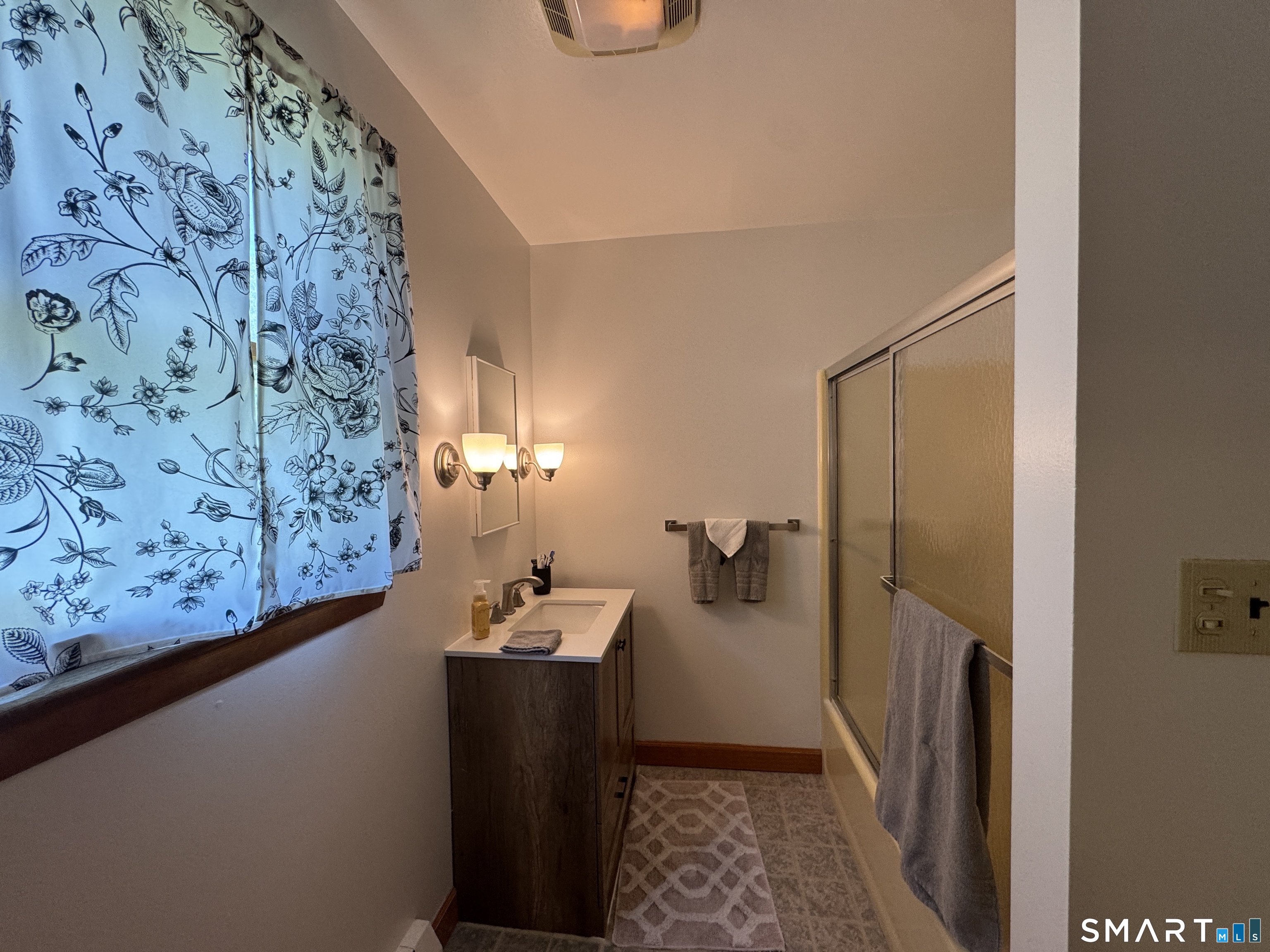 95 Baltic Road Norwich, CT 06360 - Photo 19 of 20 Full bathroom with tub/shower