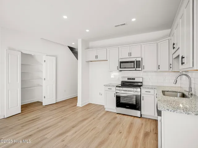 $335,000 | 251 Townhome Lane, Unit 251, Southern Pines, NC 28387