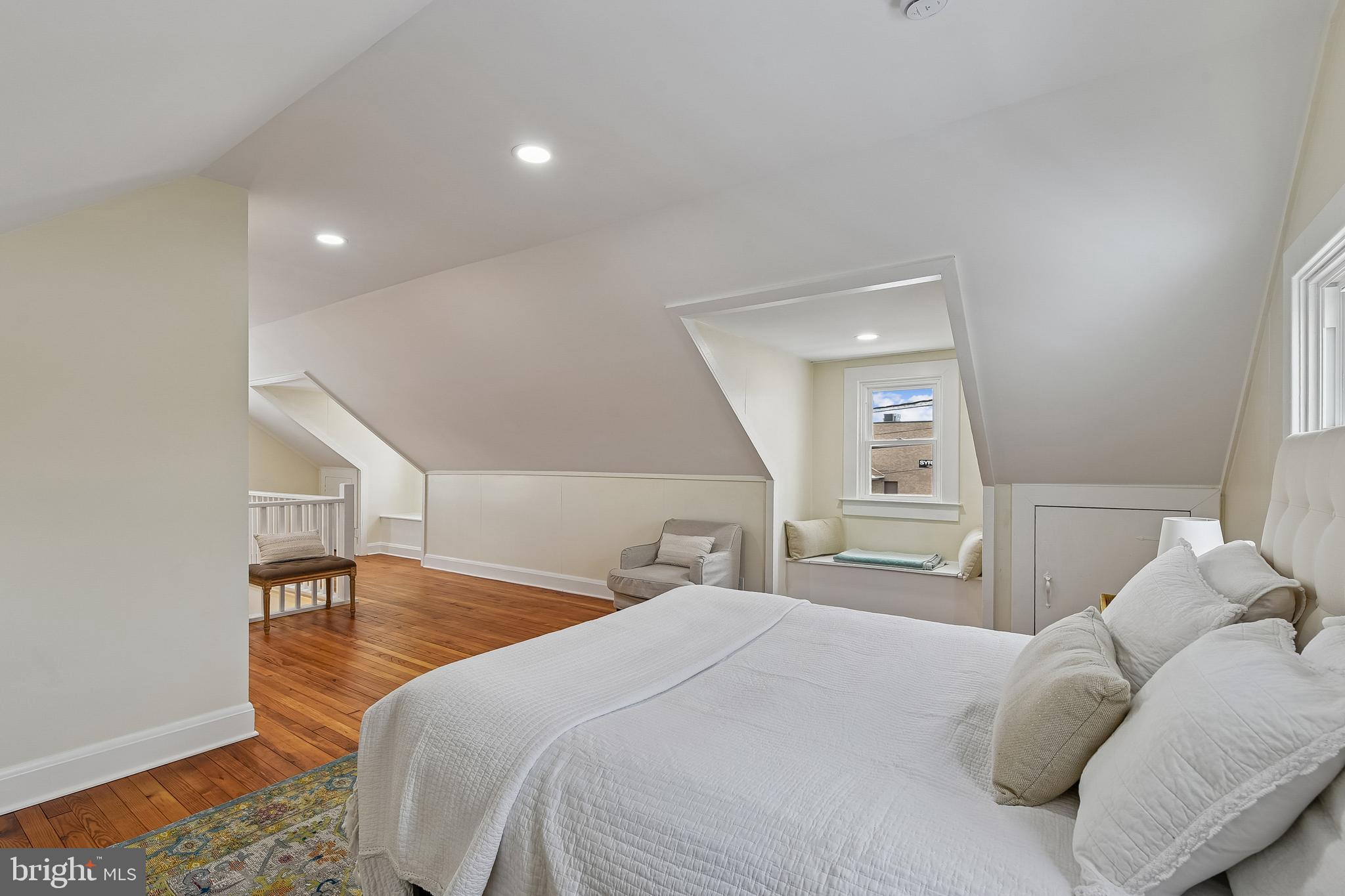100 Margaret Avenue Baltimore, MD 21221 - Photo 26 of 44 a bedroom with a bed and a lamp