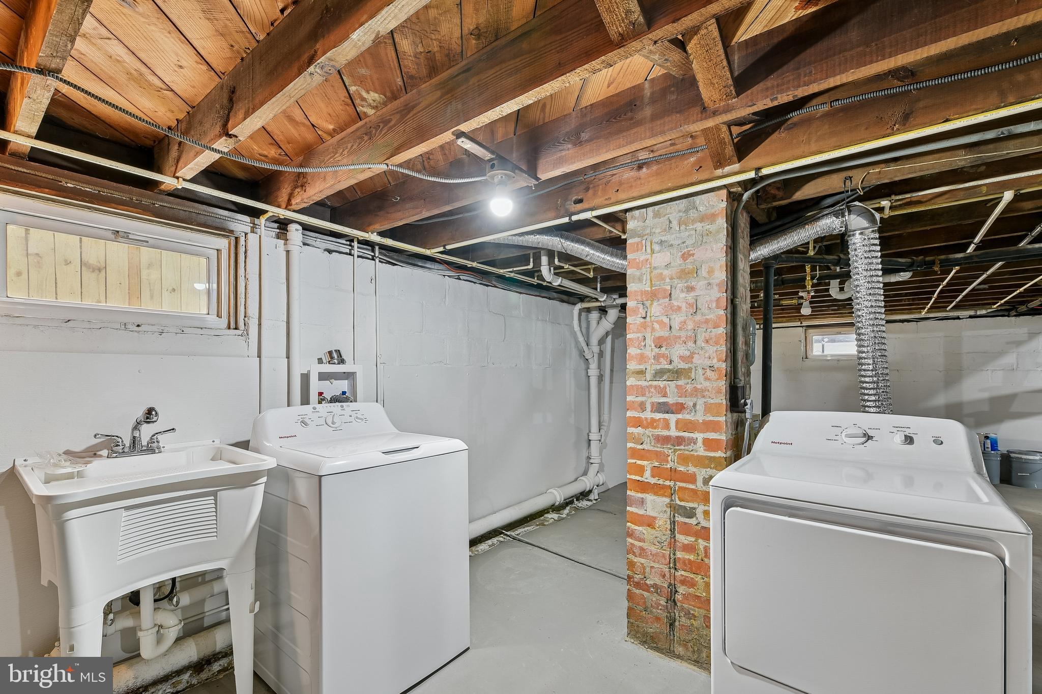 100 Margaret Avenue Baltimore, MD 21221 - Photo 32 of 44 a utility room with dryer and washer
