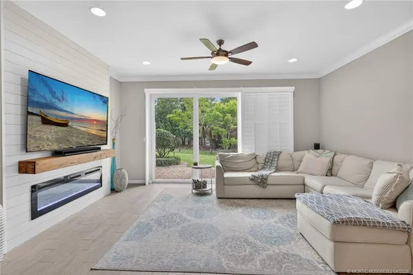 $425,000 | 587 Southwest Glen Crest Way, Stuart, FL 34997