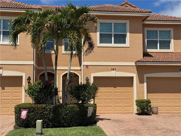 $425,000 | 587 Southwest Glen Crest Way, Stuart, FL 34997
