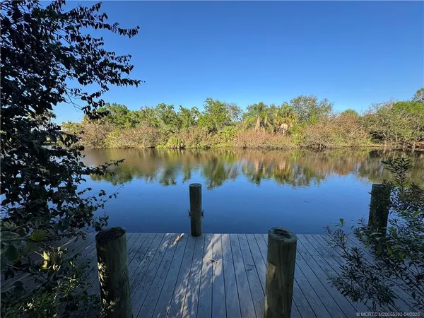 $425,000 | 587 Southwest Glen Crest Way, Stuart, FL 34997