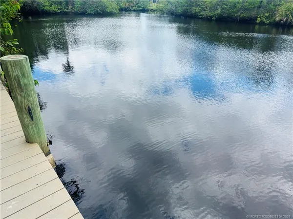 $425,000 | 587 Southwest Glen Crest Way, Stuart, FL 34997